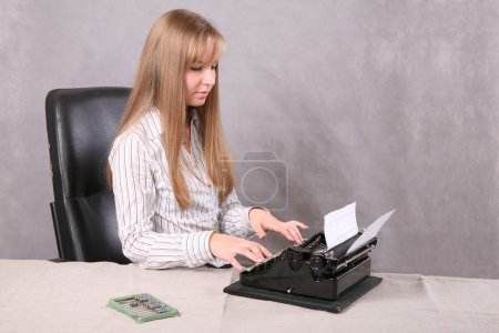 Girl printing on the typewriter