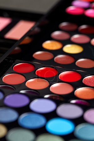 Make-up colorful eyeshadow palettes