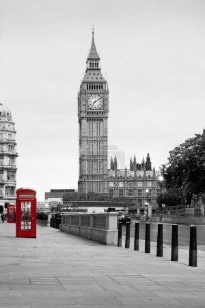 A red phone in London and Big Ben, in black and white
