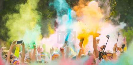 Colorrun competitors in detail of hands