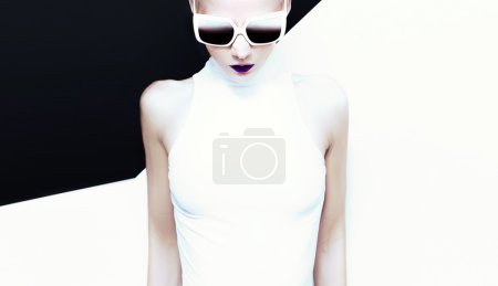 fashion glamor lady in stylish sunglasses Black and white mix
