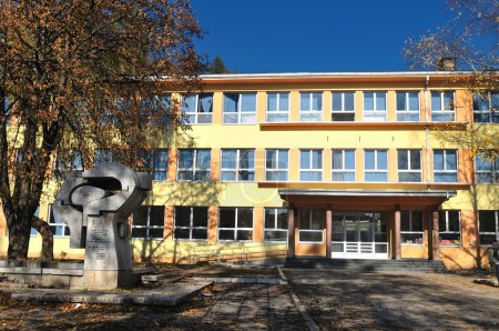 Elementray schoold building 