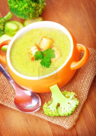 Healthy cream soup with broccoli