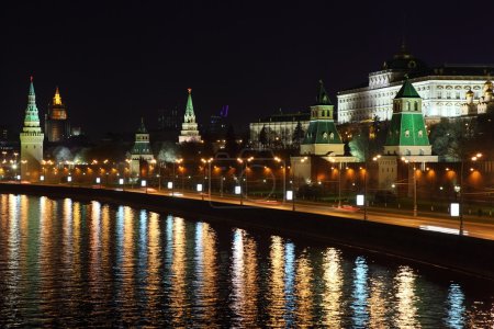 Kremlin quay at night