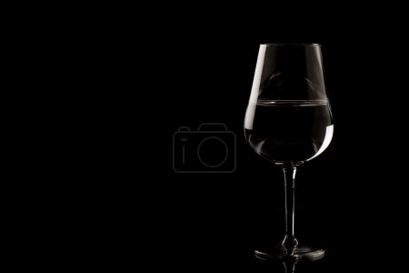 Highlighted wine glass edges