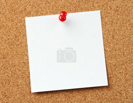 Blank note at the corkboard