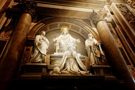 A sculpture in St. Peter's basilica Jesus, Saint Paul, Saint Pet