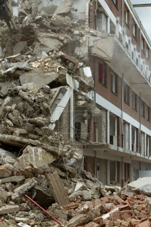 Demolition of a block of flats