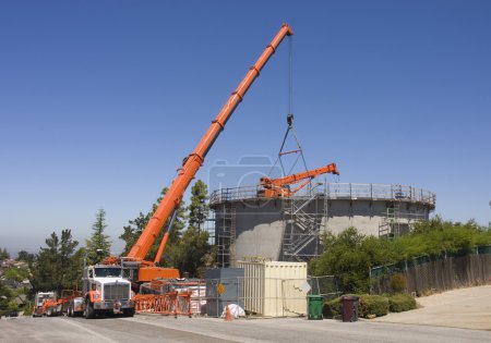 Crane lifting crane